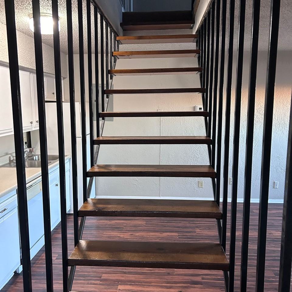 2414 W Abram St #W - Photo 5 of 9