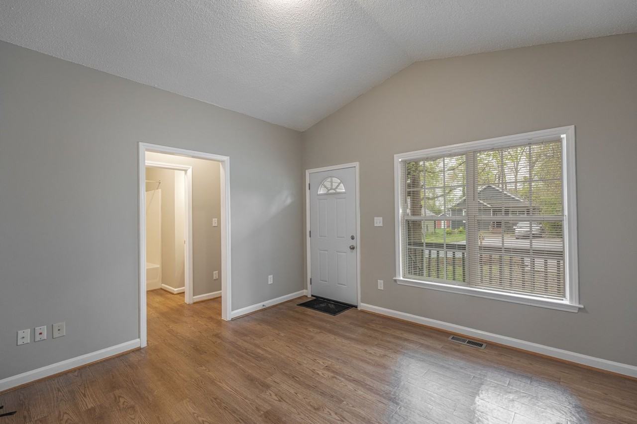 1104 Kirkman St - Photo 2 of 45