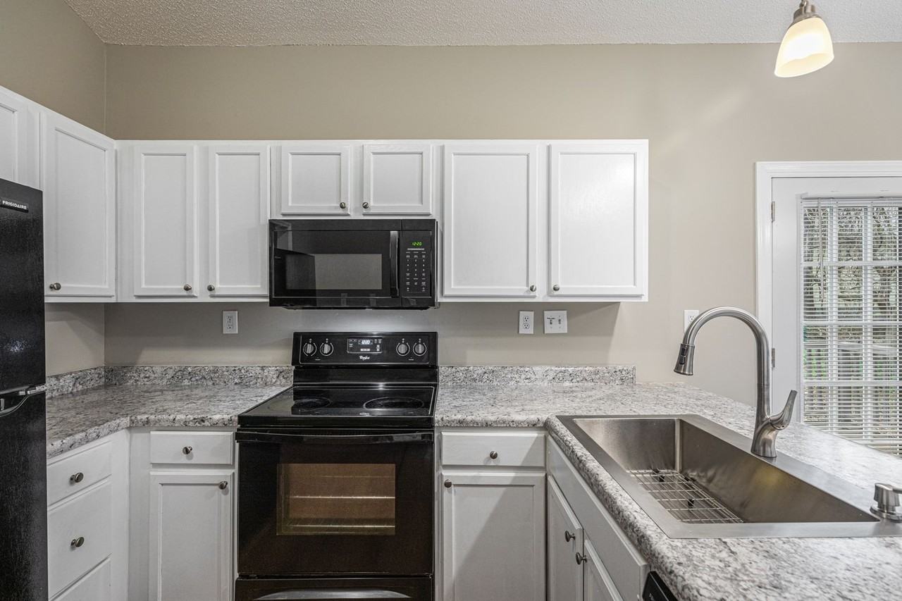 1104 Kirkman St - Photo 4 of 45