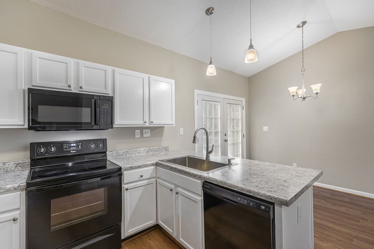 1104 Kirkman St - Photo 7 of 45