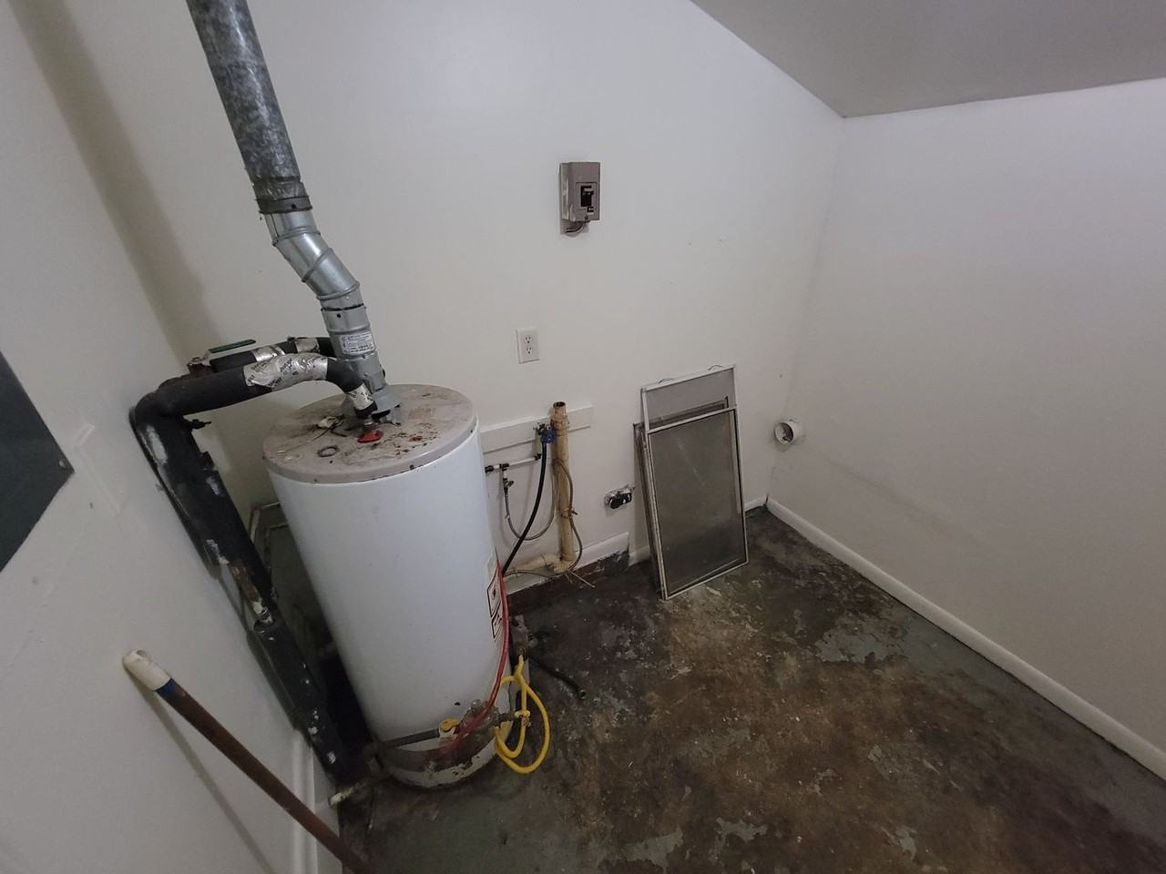 306 Hazelwood Dr - Photo 2 of 8