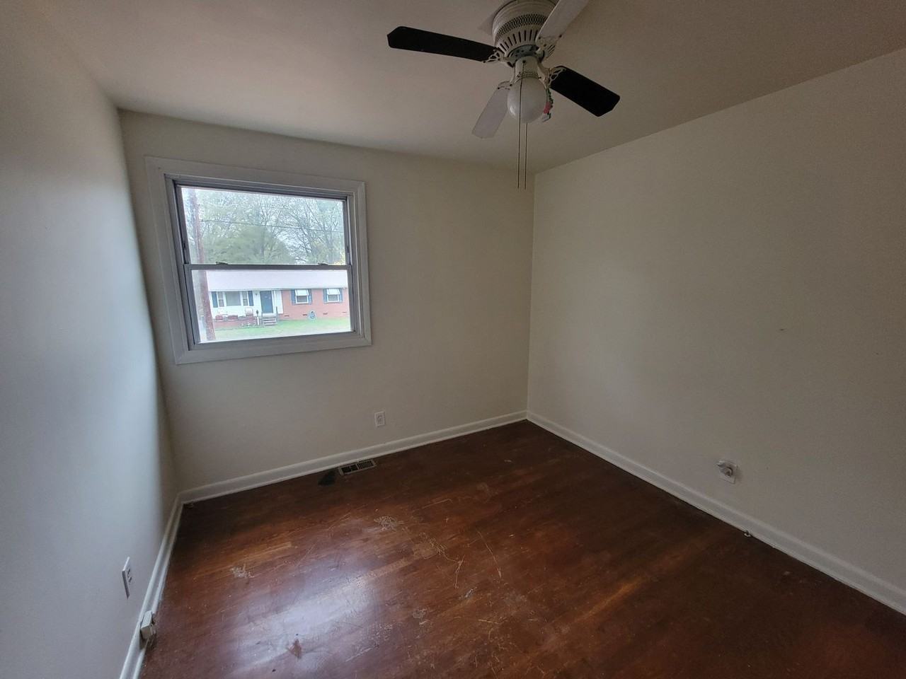 306 Hazelwood Dr - Photo 3 of 8