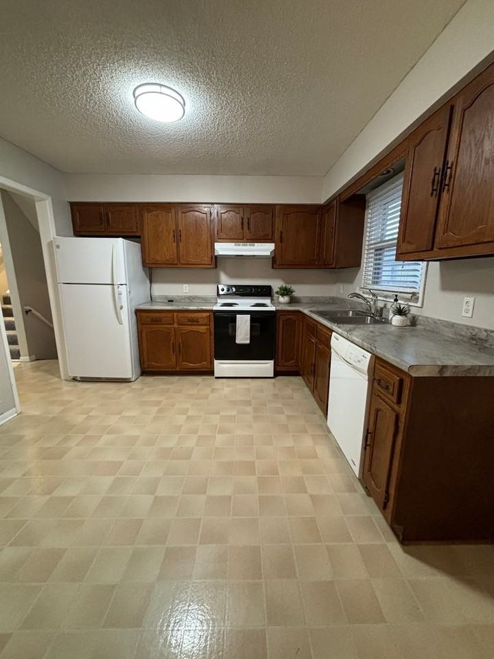 730 Olympic Dr - Photo 4 of 11