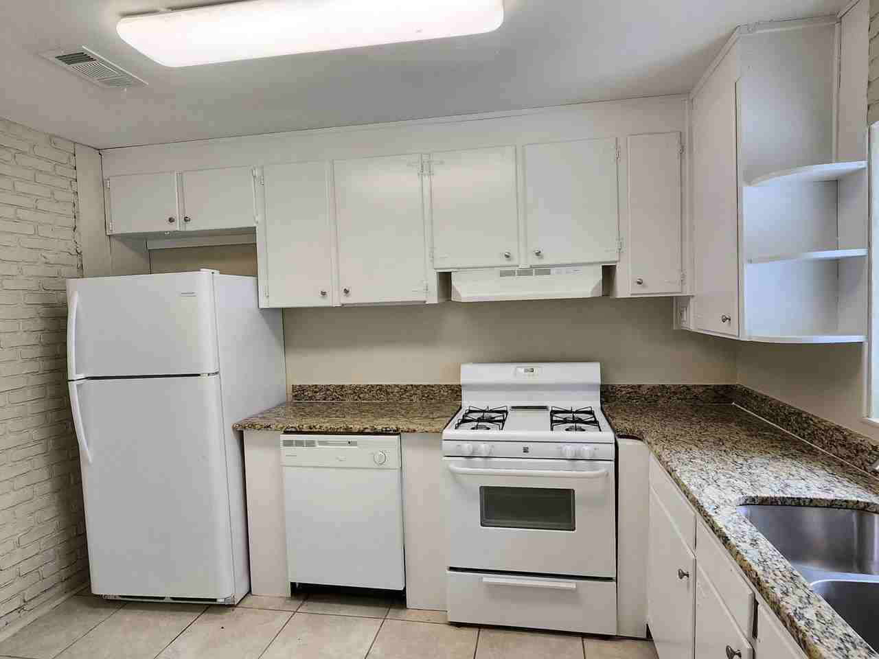 606 Chaseville St - Photo 6 of 17