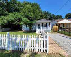 featured image of 1112 Polk Ave