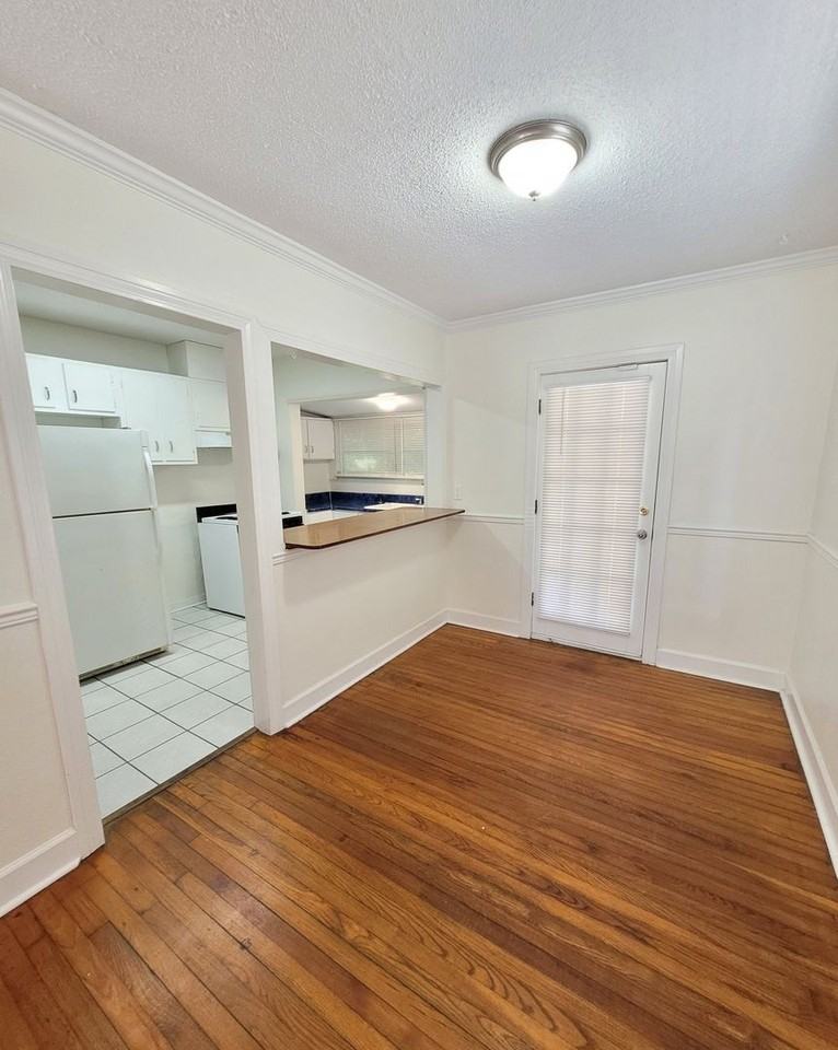 1112 Polk Ave - Photo 6 of 19