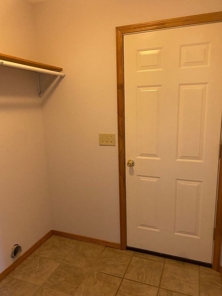 410 E Kennedy St - Photo 3 of 18