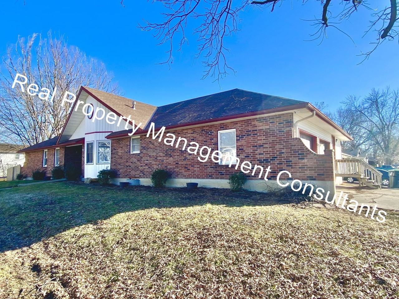 401 Peyton St - Photo 2 of 26