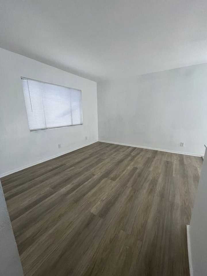 Apartments in the Heart of Las Vegas - Photo 2 of 7