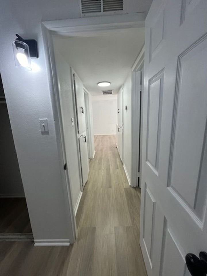 Apartments in the Heart of Las Vegas - Photo 3 of 7