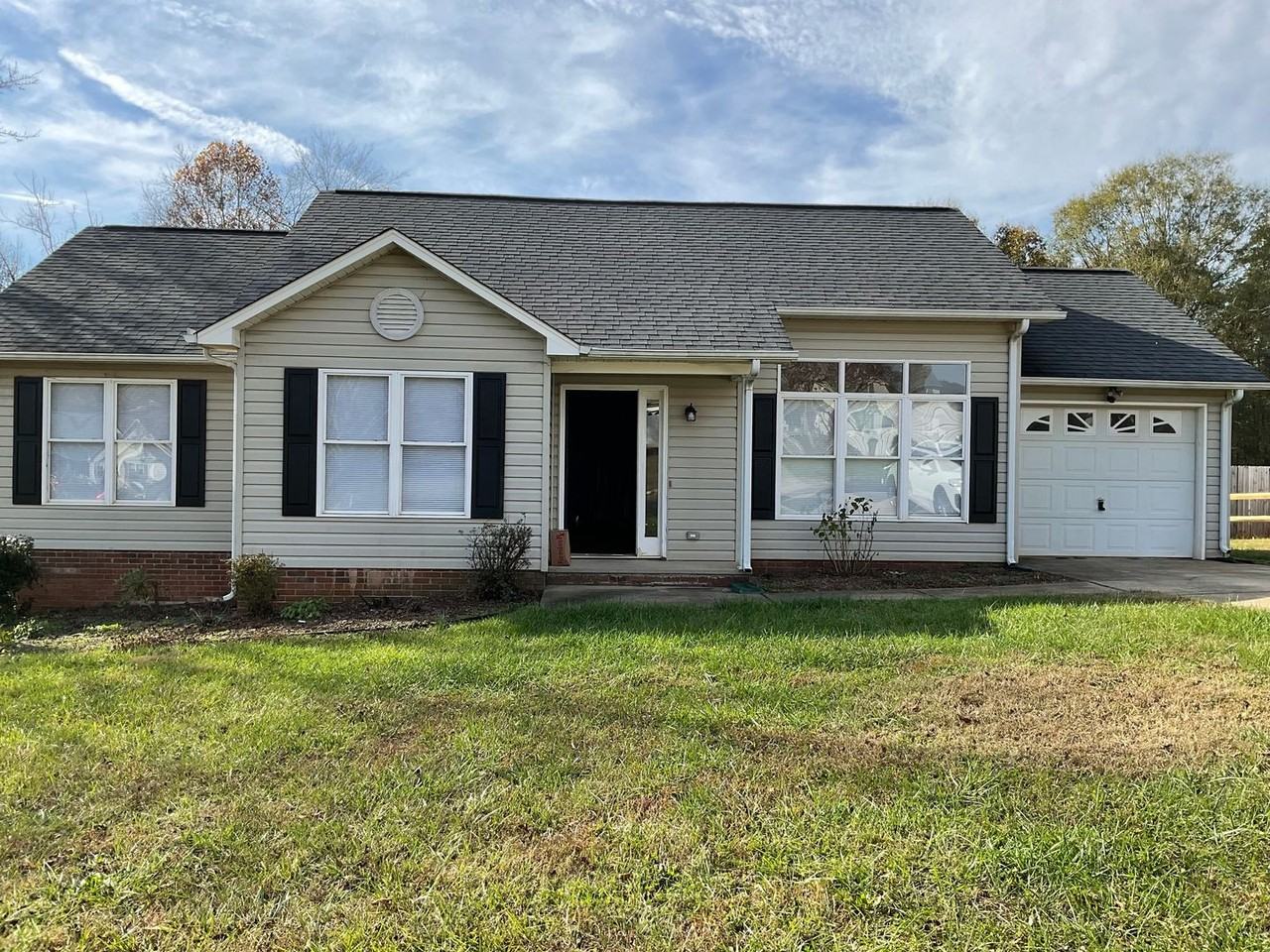 1817 Smyrna Ln - Photo 2 of 27