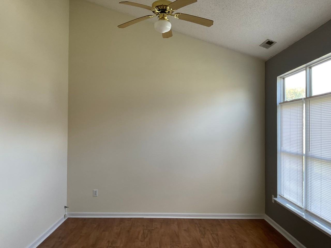 1817 Smyrna Ln - Photo 3 of 27