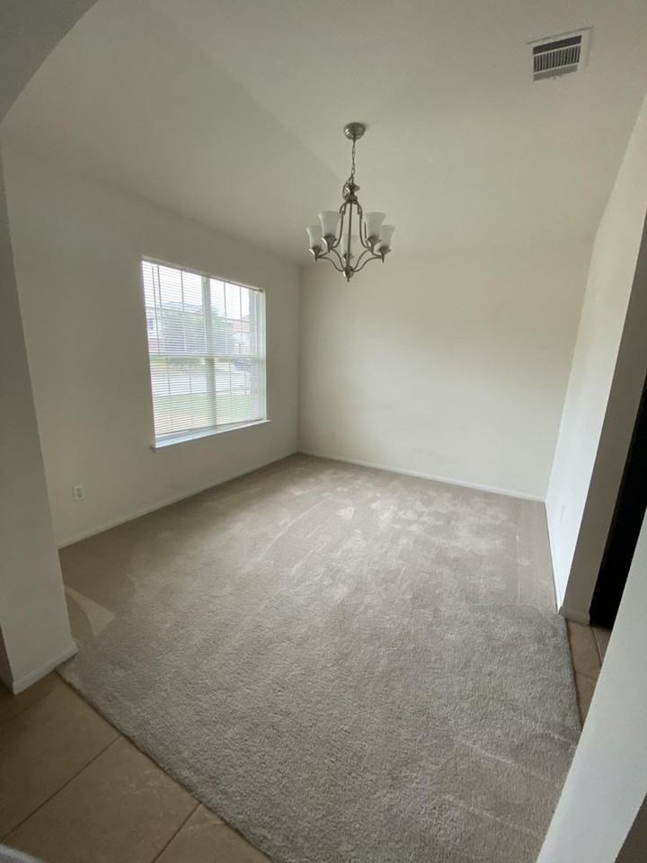 2604 Laguna Dr - Photo 3 of 25