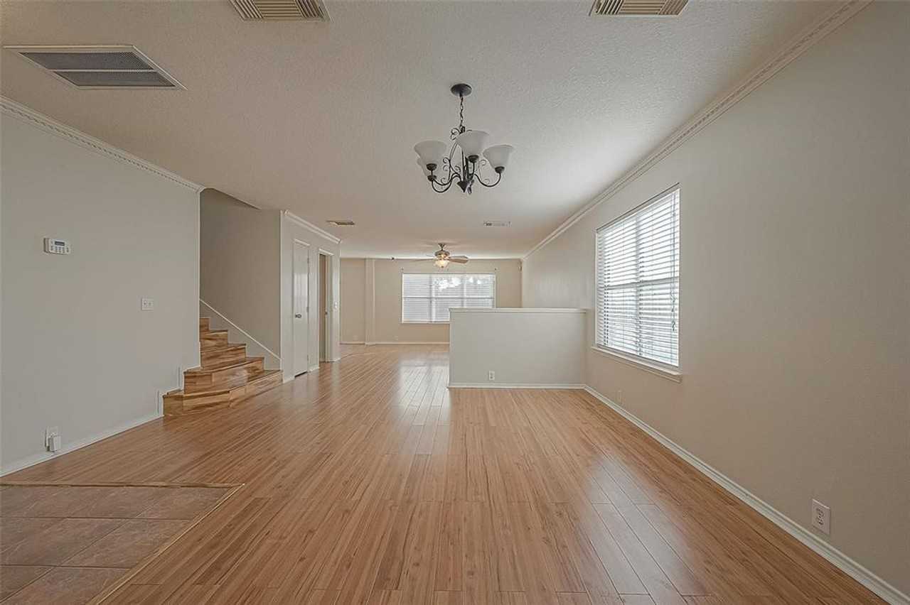 6835 Brighton Hill Ln - Photo 7 of 32