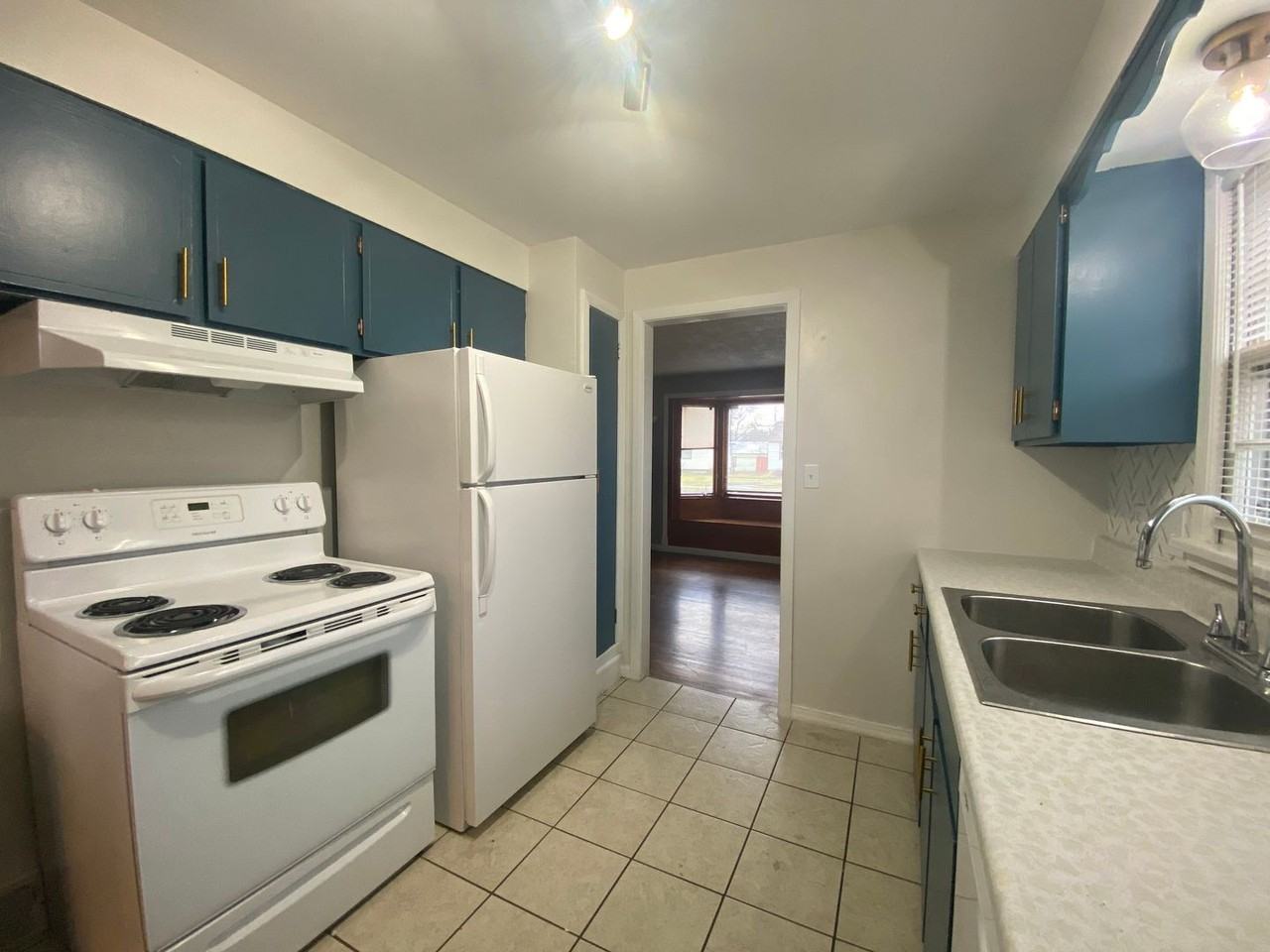 3703 W Rockwell Ave - Photo 5 of 45