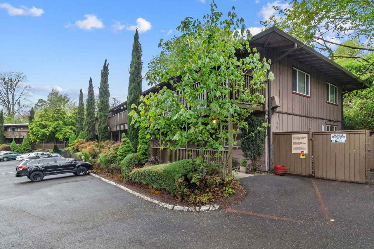 1025 Sw Bertha Blvd #1 - Photo 2 of 29