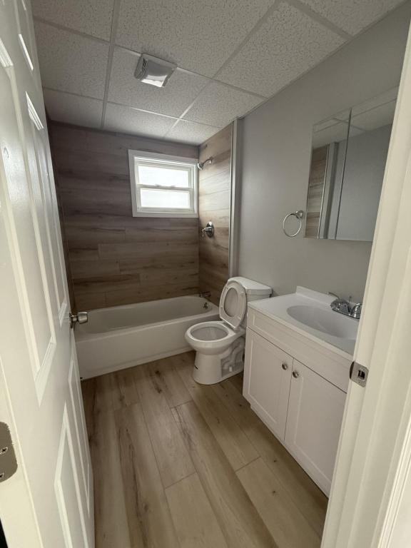 223 Davis St - Photo 2 of 7