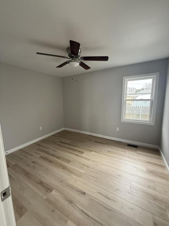 223 Davis St - Photo 3 of 7