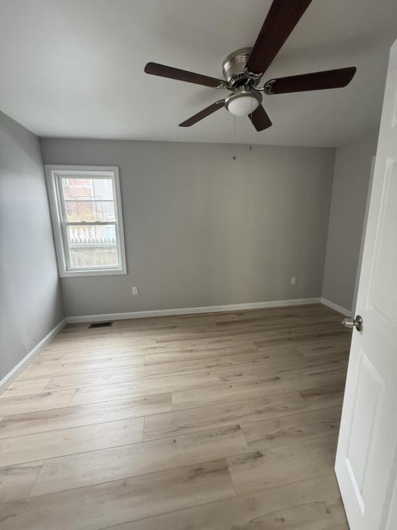 223 Davis St - Photo 4 of 7