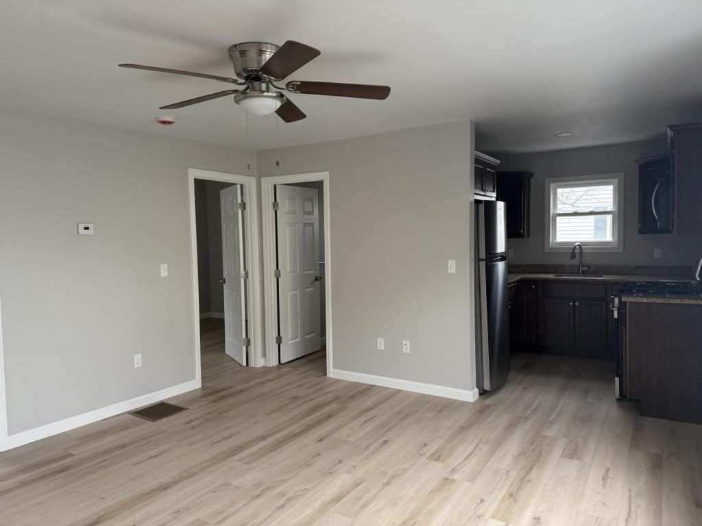 223 Davis St - Photo 7 of 7