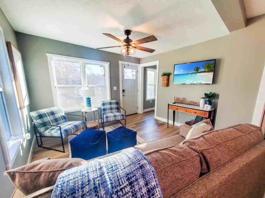 435 Lincoln Avenue - Photo 2 of 14