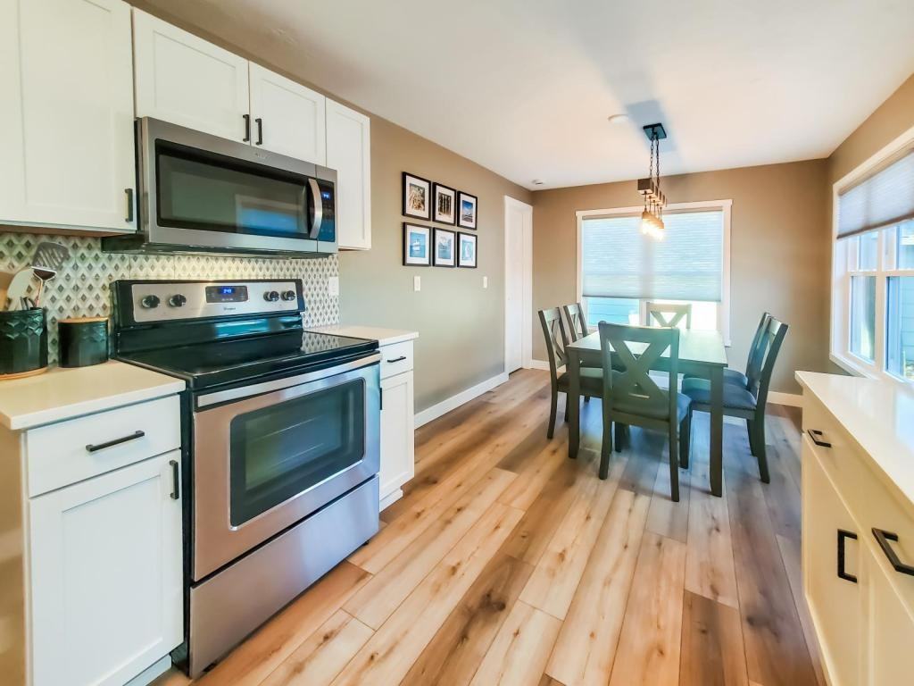 435 Lincoln Avenue - Photo 6 of 14