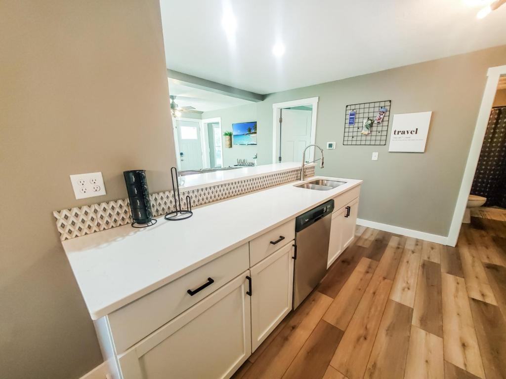 435 Lincoln Avenue - Photo 7 of 14