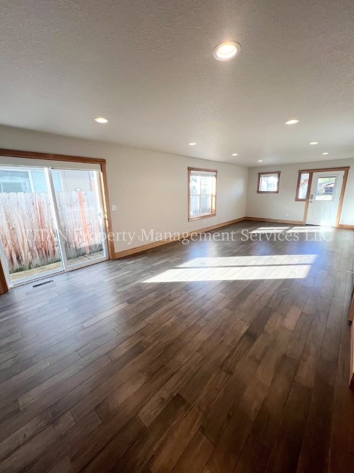 155 E Exeter St - Photo 3 of 14