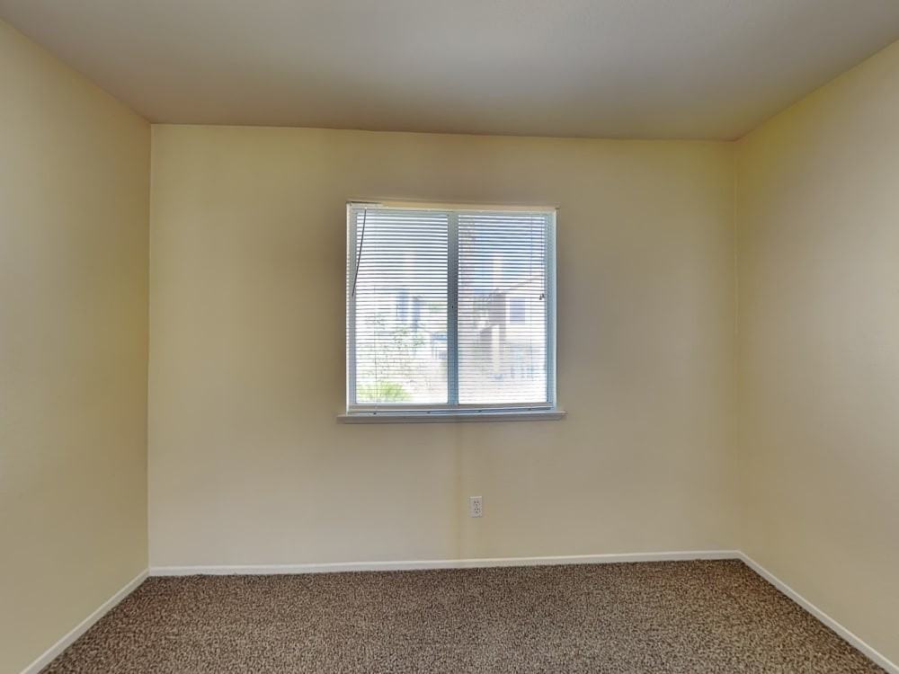 14060 Princeton Ct - Photo 2 of 12