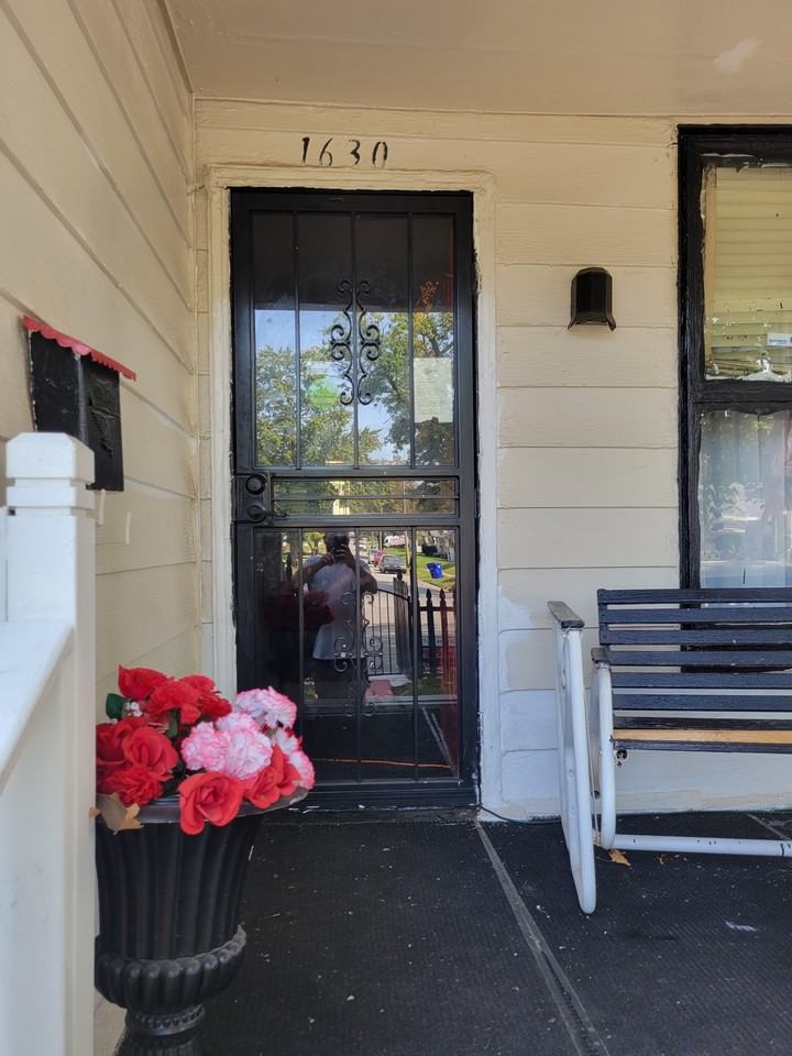 1630 N Monroe St - Photo 2 of 3