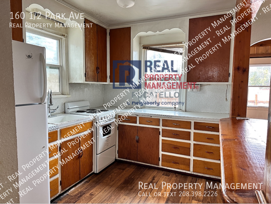 160 1/2 Park Ave - Photo 2 of 12