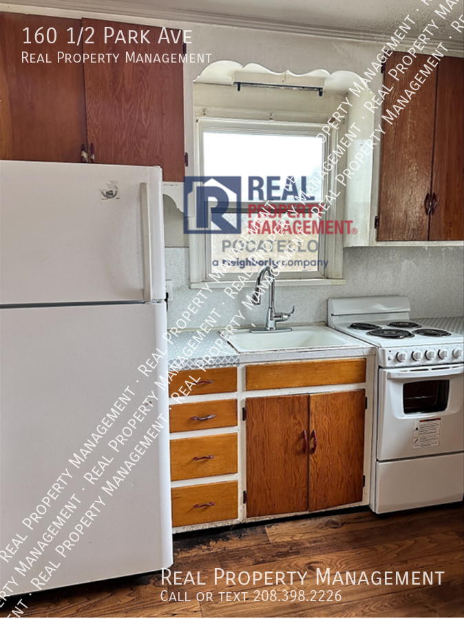 160 1/2 Park Ave - Photo 3 of 12