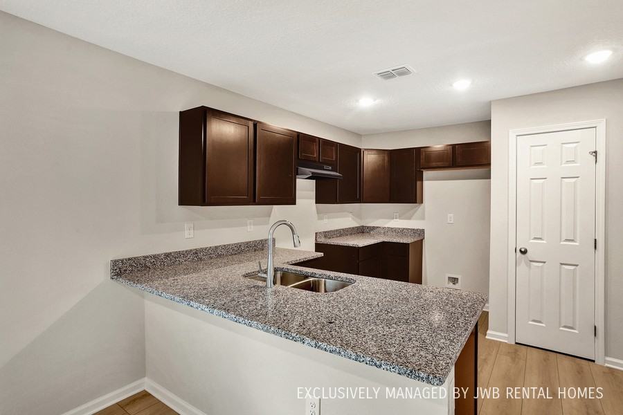 2529 Teal St - Photo 2 of 13