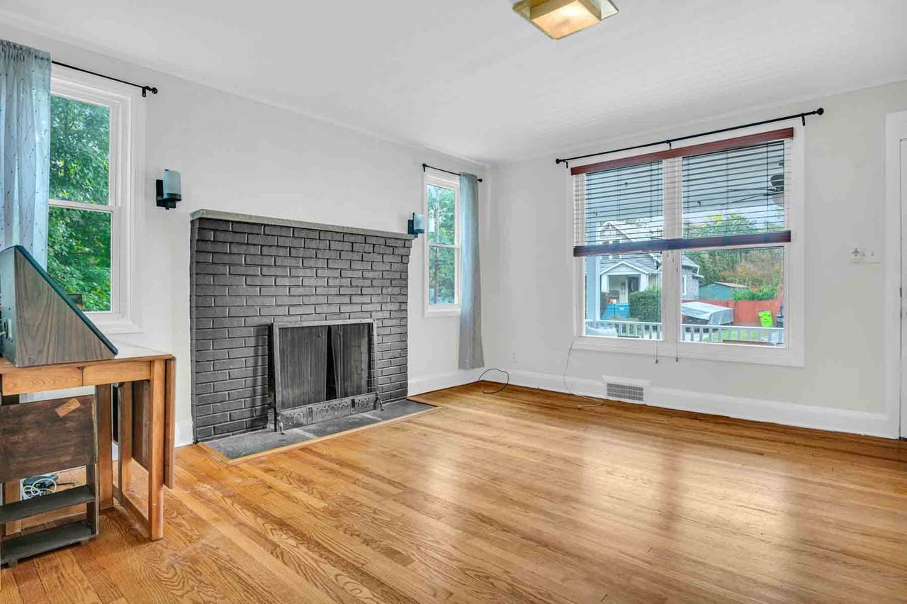 6306 46th Ave - Photo 2 of 25