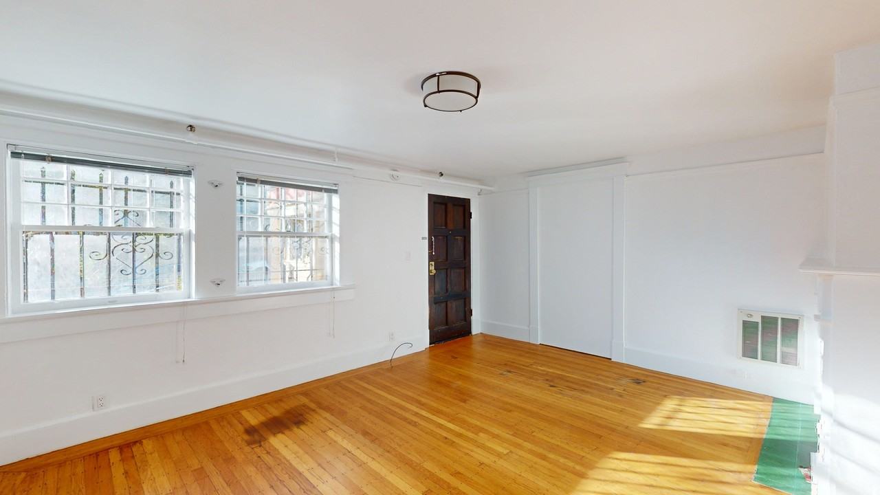 2199 California St #B - Photo 4 of 16