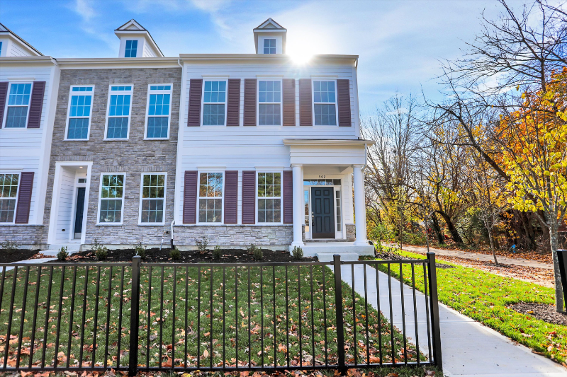 210 Gilder Avenue - Photo 2 of 17