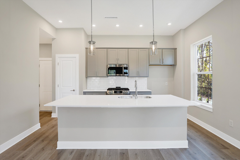 210 Gilder Avenue - Photo 6 of 17