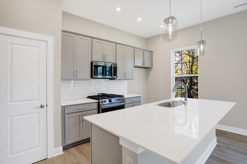 210 Gilder Avenue - Photo 7 of 17