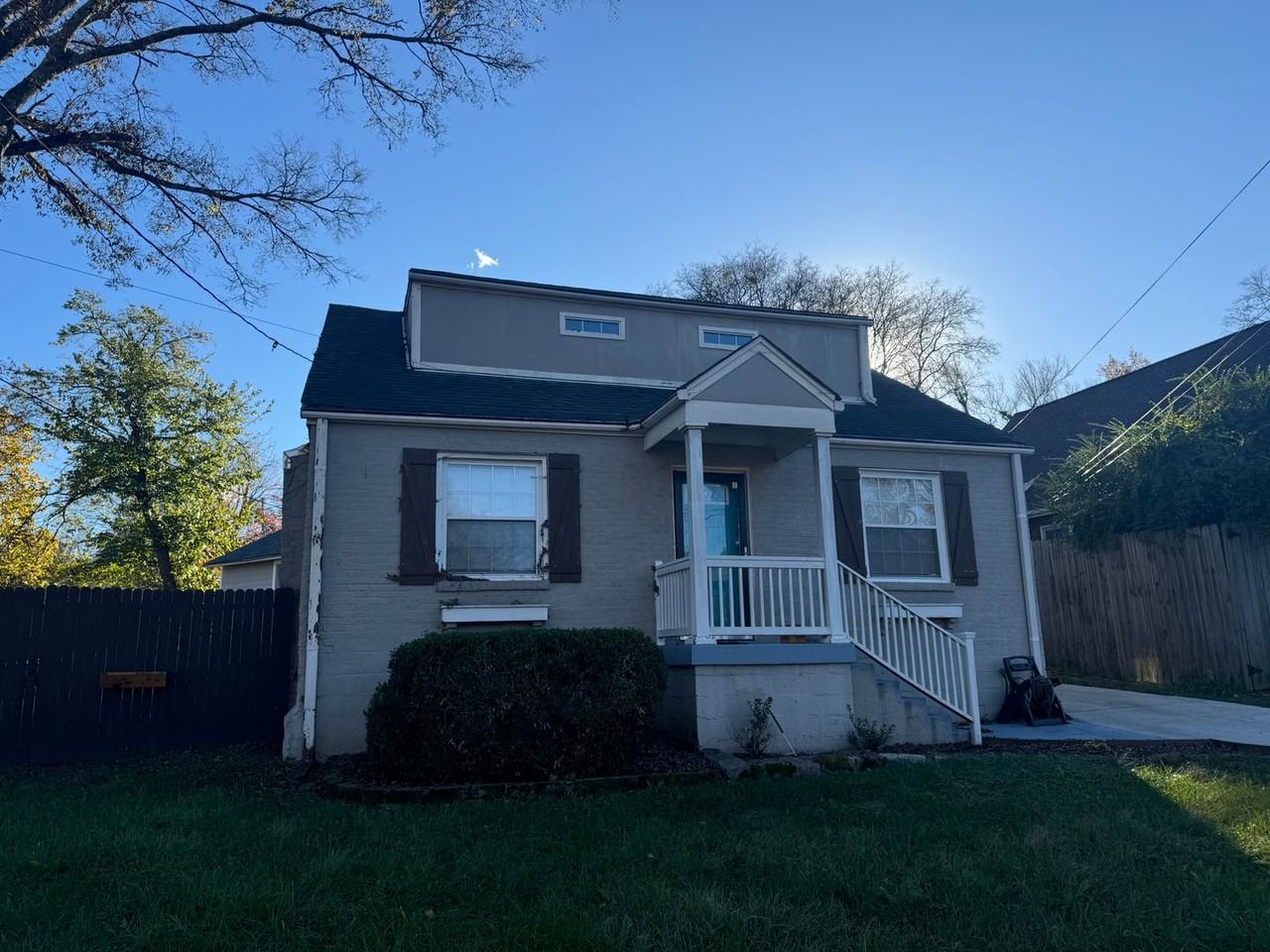 1002 Iverson Ave - Photo 2 of 37