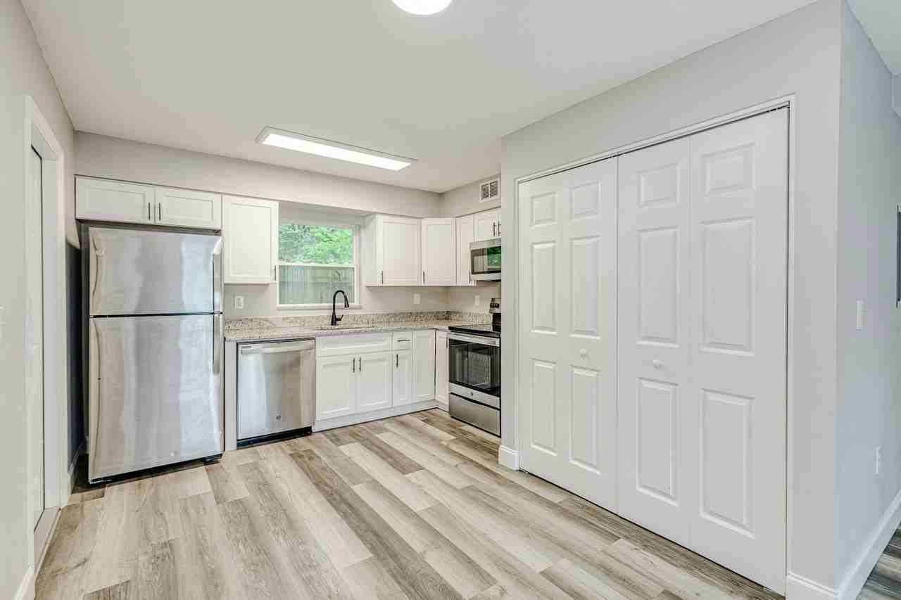 8725 North 50th Street, Unit H - Photo 2 of 12