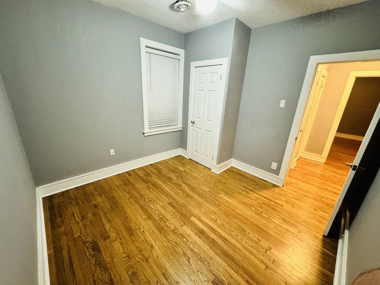 Winona Ave #4945A - Photo 6 of 21