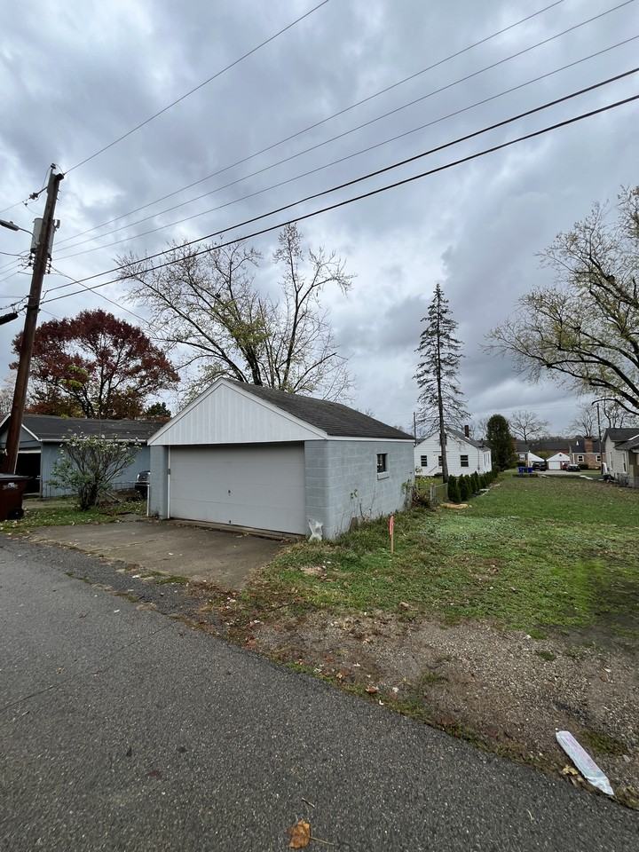 419 Millikin St #NA - Photo 6 of 13