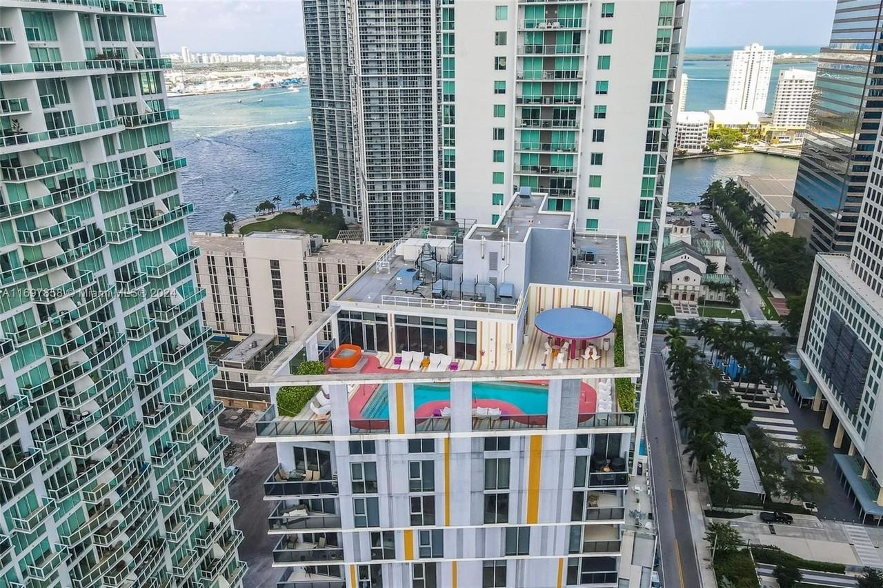 31 Se 6th St #1907 - Photo 4 of 28