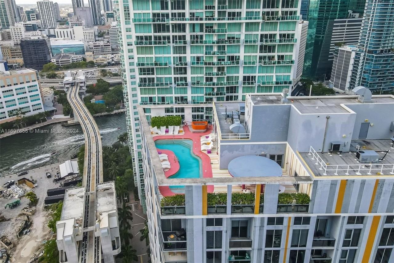 31 Se 6th St #1907 - Photo 5 of 28