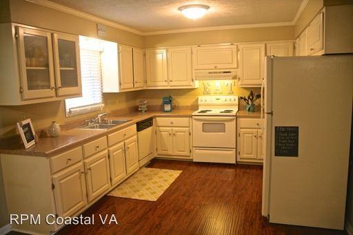 13 Ross Dr - Photo 2 of 13