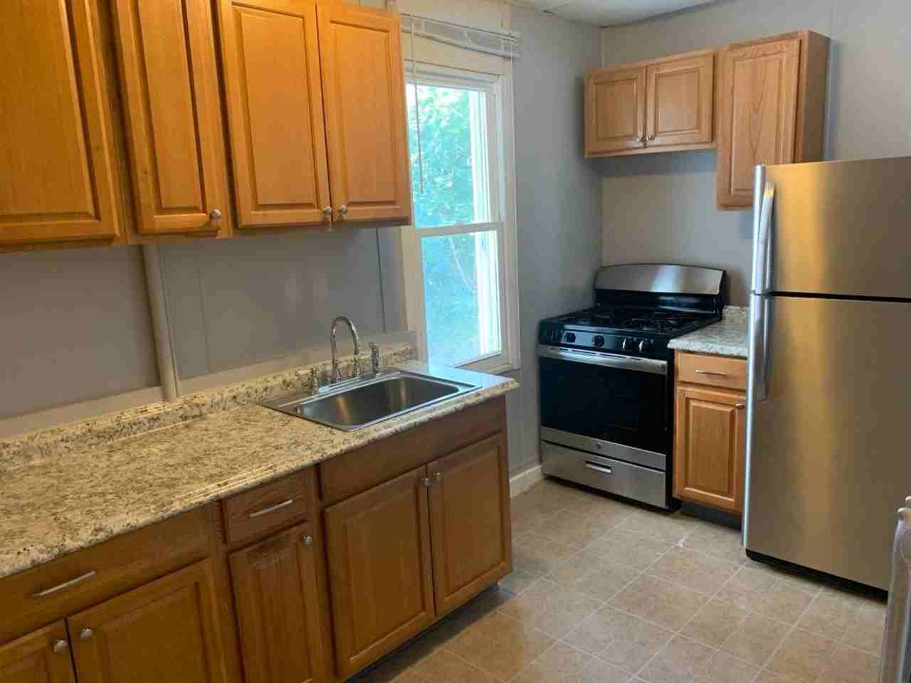 640 Jefferson Ave #2F - Photo 3 of 14