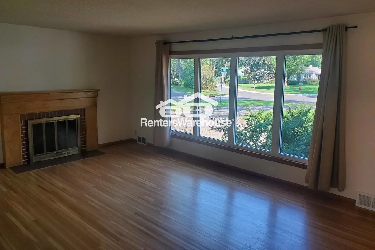 16525 Tonkaway Rd - Photo 2 of 21