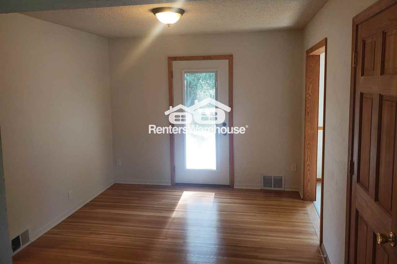 16525 Tonkaway Rd - Photo 3 of 21