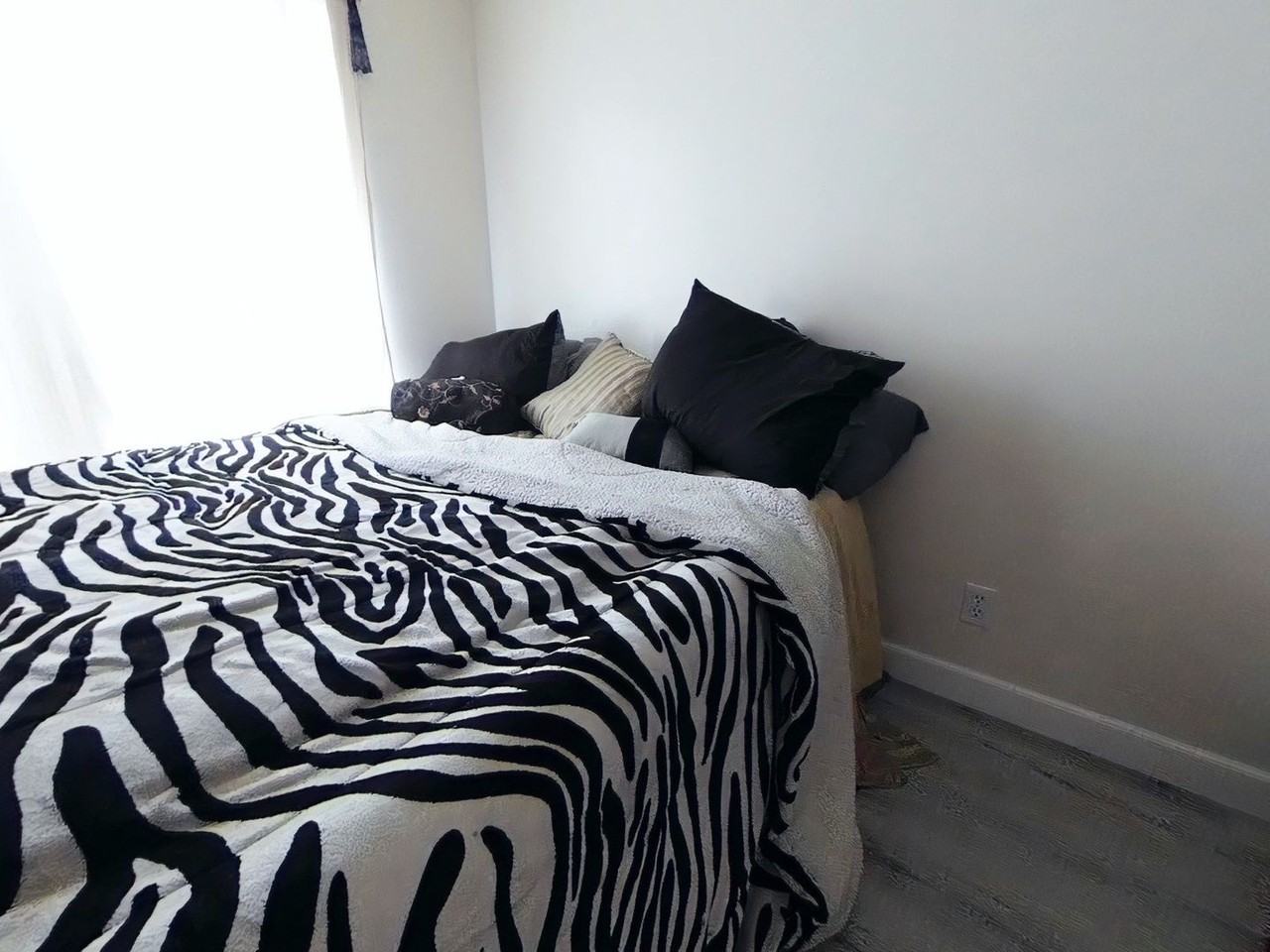 6663 Reservoir Ln - Photo 2 of 32