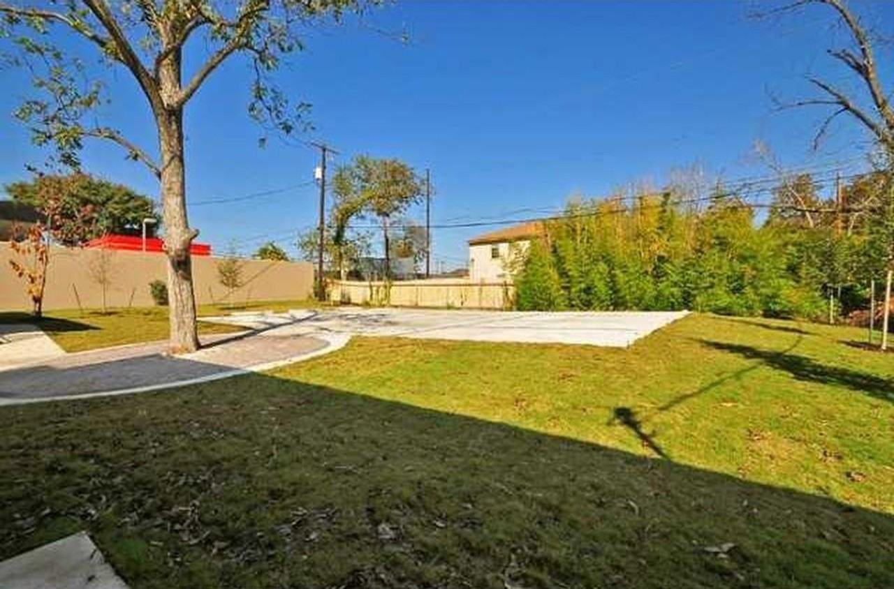 704 W North Loop Blvd - Photo 2 of 32